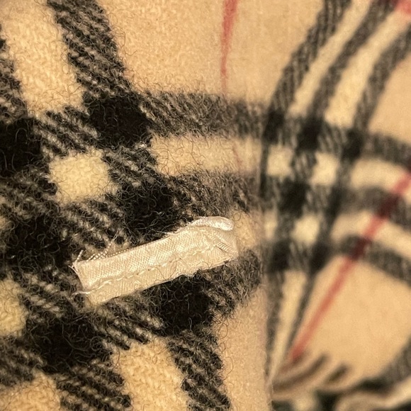 Burberry mini blanket/shawl - Picture 5 of 8